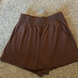 Vuori Villa Shorts - Hazelnut - size Small